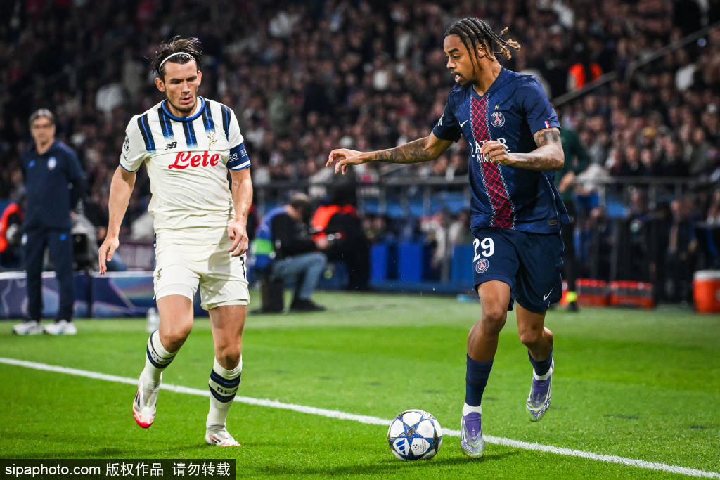 巴黎圣日耳曼被逼平！帕尼切利闪耀，法甲榜首危机四伏